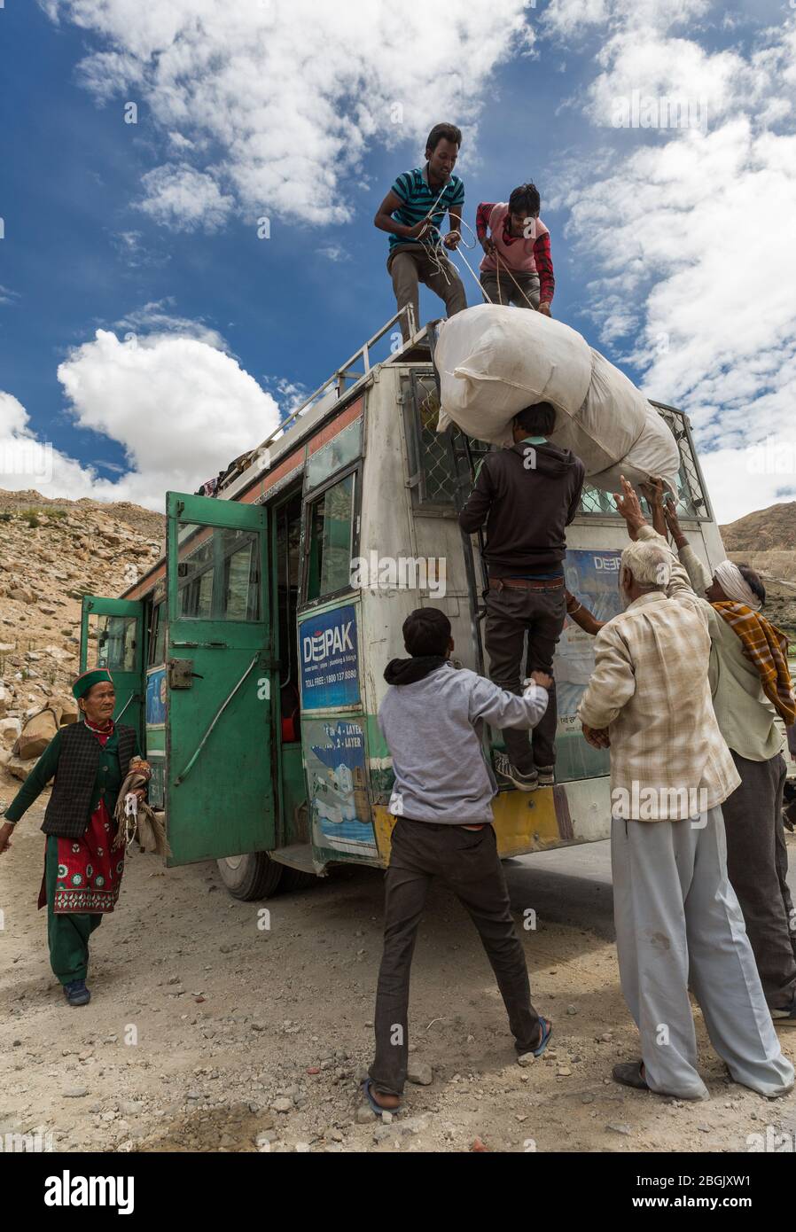 People loading Luggage on the top of the bus using local technic in ...