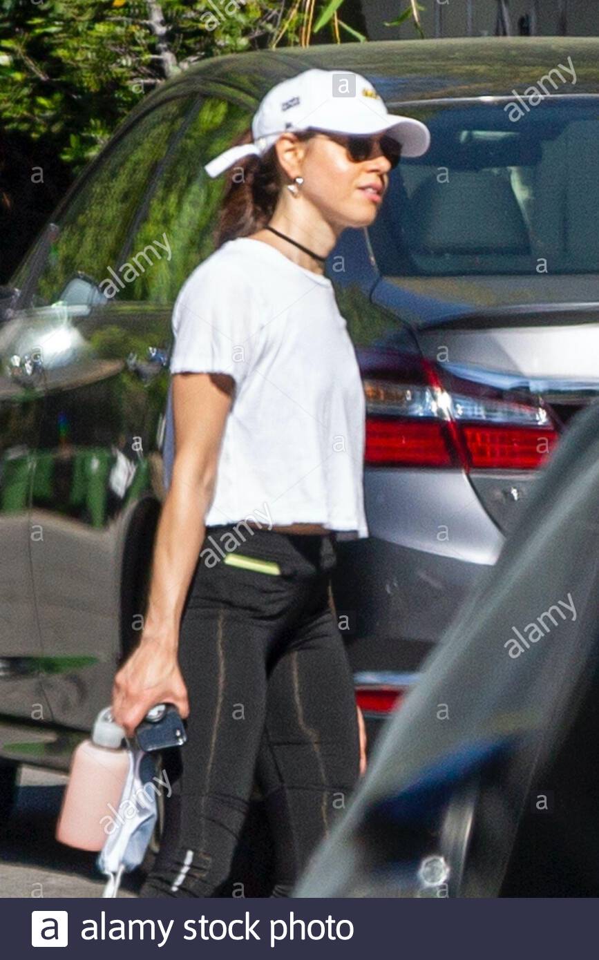 Los Angeles Ca Exclusive Actress Aubrey Plaza And Her Partner Jeff Baena Go For A Run This Afternoon To Get Their Exercise In For The Day The Pair Got Playful