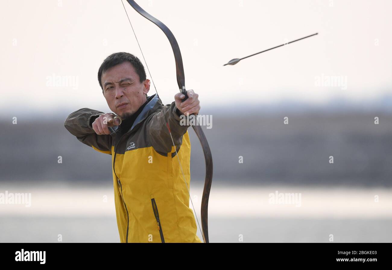 200422) -- BEIJING, April 22, 2020 (Xinhua) -- E Jianye shoots an 