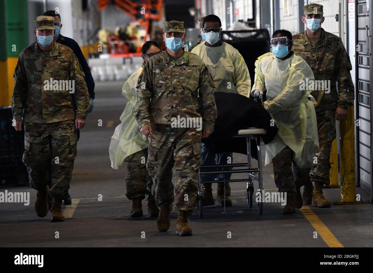 Army (Chaplain) Major Ivan Arreguin, and other Soldiers escort the remains of a veteran who died from COVID19 while being treated at the Javits New York Medical Station, erected at the Jacob Javits Convention Center in New York City, April 19, 2020. Active Military members, New York Army National Guard Soldiers and staffers who are prior service members of the military rendered honors. ( U.S. Air National Guard photo by Major Patrick Cordova) Stock Photo