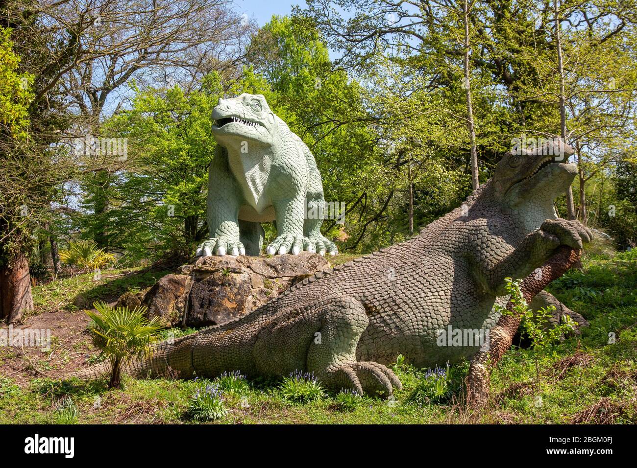 Dinosaur sculptures hi-res stock photography and images - Alamy