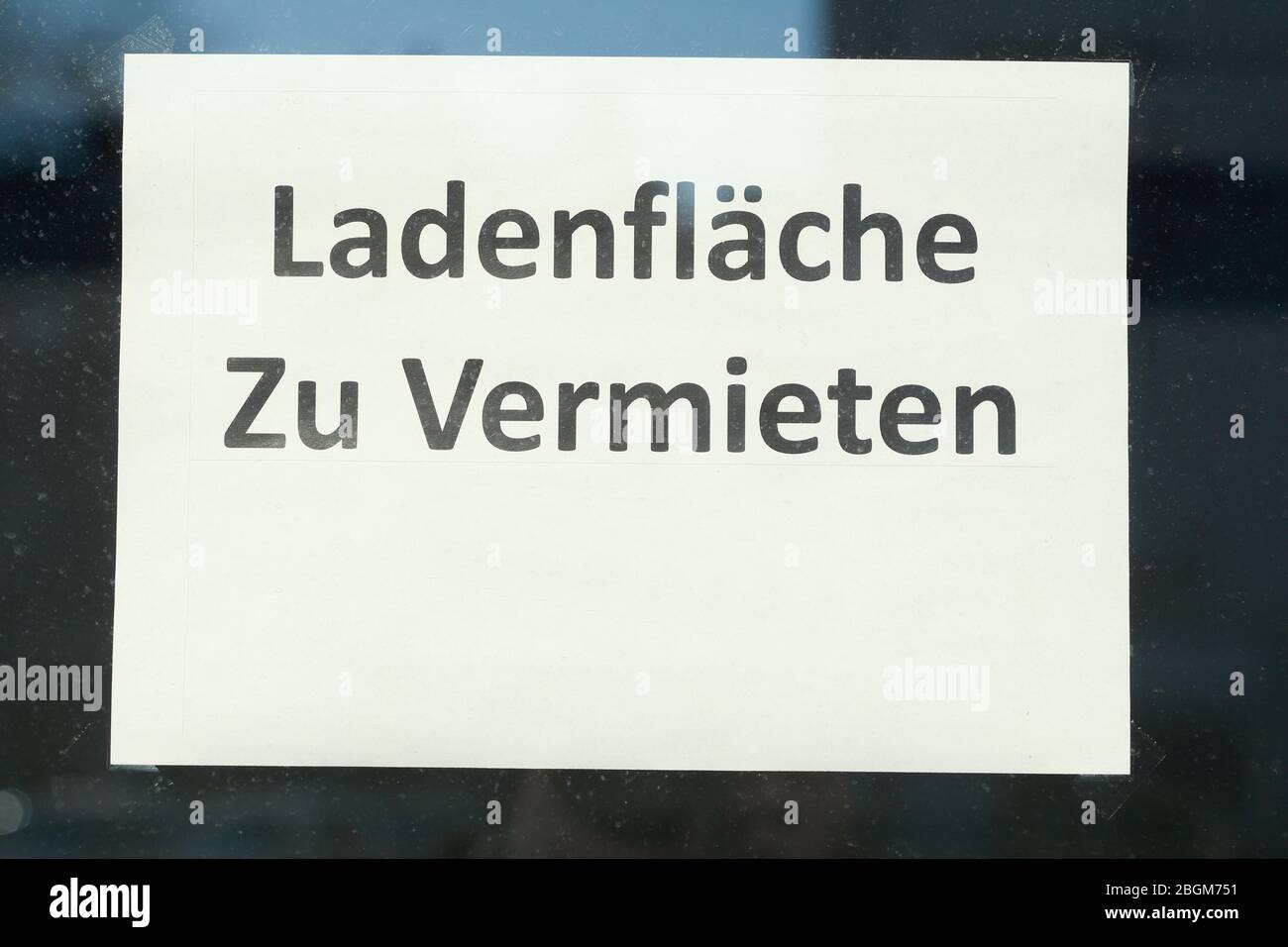 Schild Ladenfläche zu vermieten an einem Schaufenster, Deutschland, Europa Stock Photo