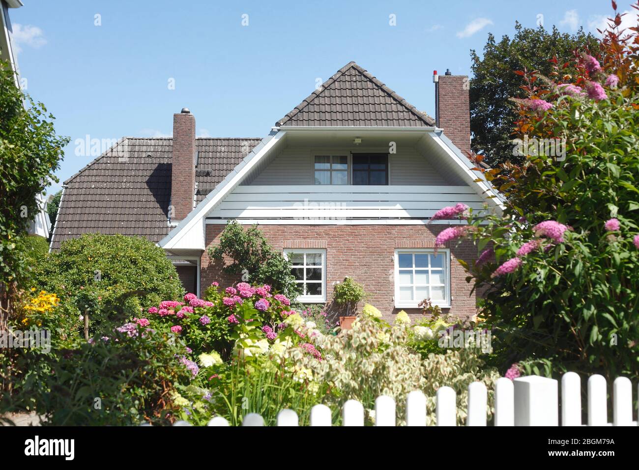 Modern residential building, single family house, Achim, Lower Saxony, Germany Stock Photo