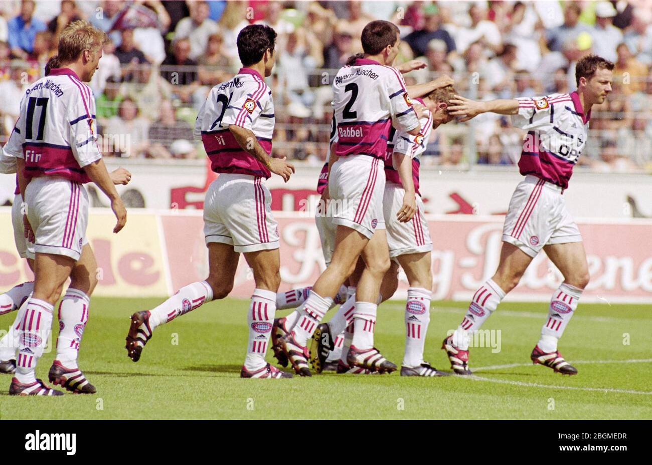 BayArena Leverkusen Germany  29.5.1999, German Bundesliga Season 1998/1999 matchday 34,  Bayer 04 Leverkusen (LEV) vs FC Bayern Munich (Munchen, Muenchen, FCB) 1:2 — bayern players celebrate Stock Photo