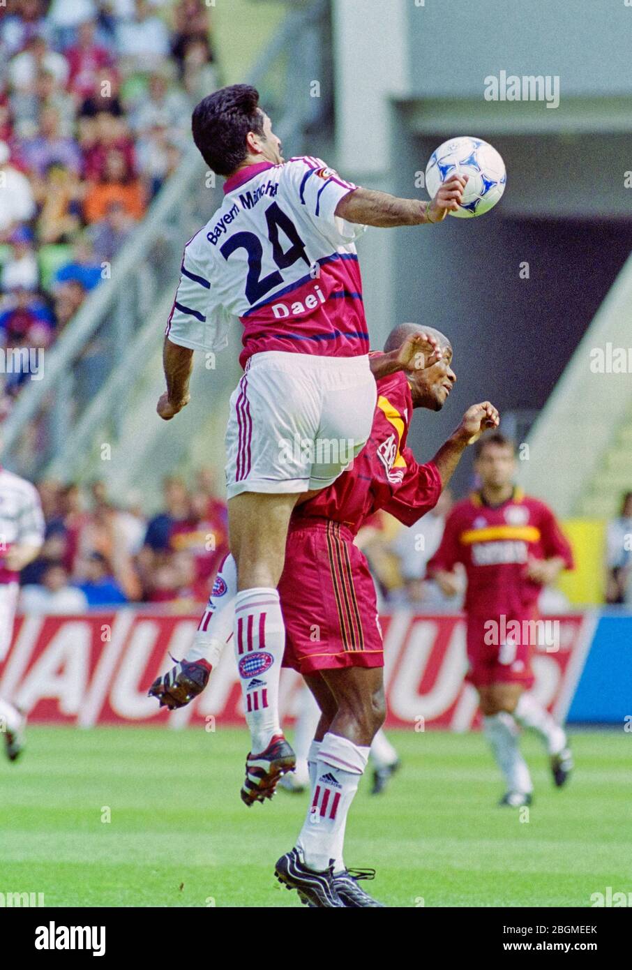 BayArena Leverkusen Germany  29.5.1999, German Bundesliga Season 1998/1999 matchday 34,  Bayer 04 Leverkusen (LEV) vs FC Bayern Munich (Munchen, Muenchen, FCB) 1:2 — Ali Daei (FCB), Ze Roberto (LEV) Stock Photo