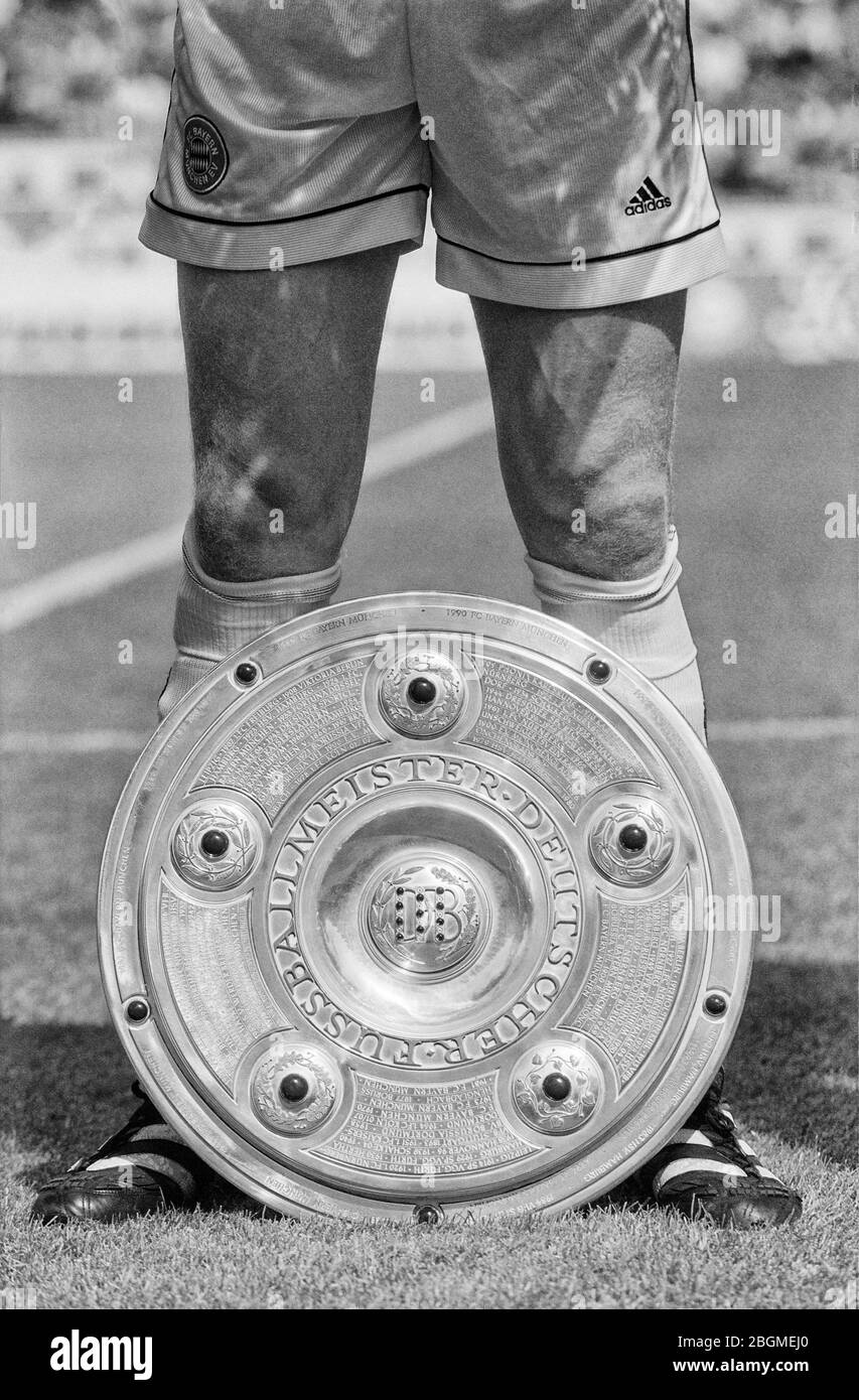 BayArena Leverkusen Germany  29.5.1999, German Bundesliga Season 1998/1999 matchday 34,  Bayer 04 Leverkusen (LEV) vs FC Bayern Munich (Munchen, Muenchen, FCB) 1:2 —  the Bundesliga Meisterschale (Champion’s Plate) at a player’s feet Stock Photo