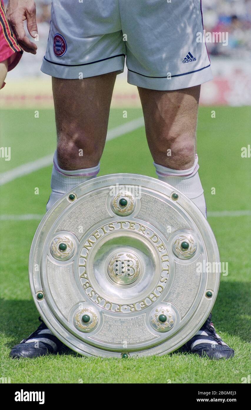 BayArena Leverkusen Germany  29.5.1999, German Bundesliga Season 1998/1999 matchday 34,  Bayer 04 Leverkusen (LEV) vs FC Bayern Munich (Munchen, Muenchen, FCB) 1:2 —  the Bundesliga Meisterschale (Champion’s Plate) at a player’s feet Stock Photo