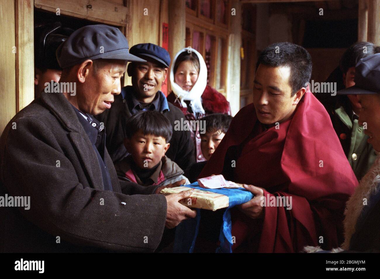 A monk came from Luoyang to congratulate Qinghai Hu Tu wedding Stock Photo