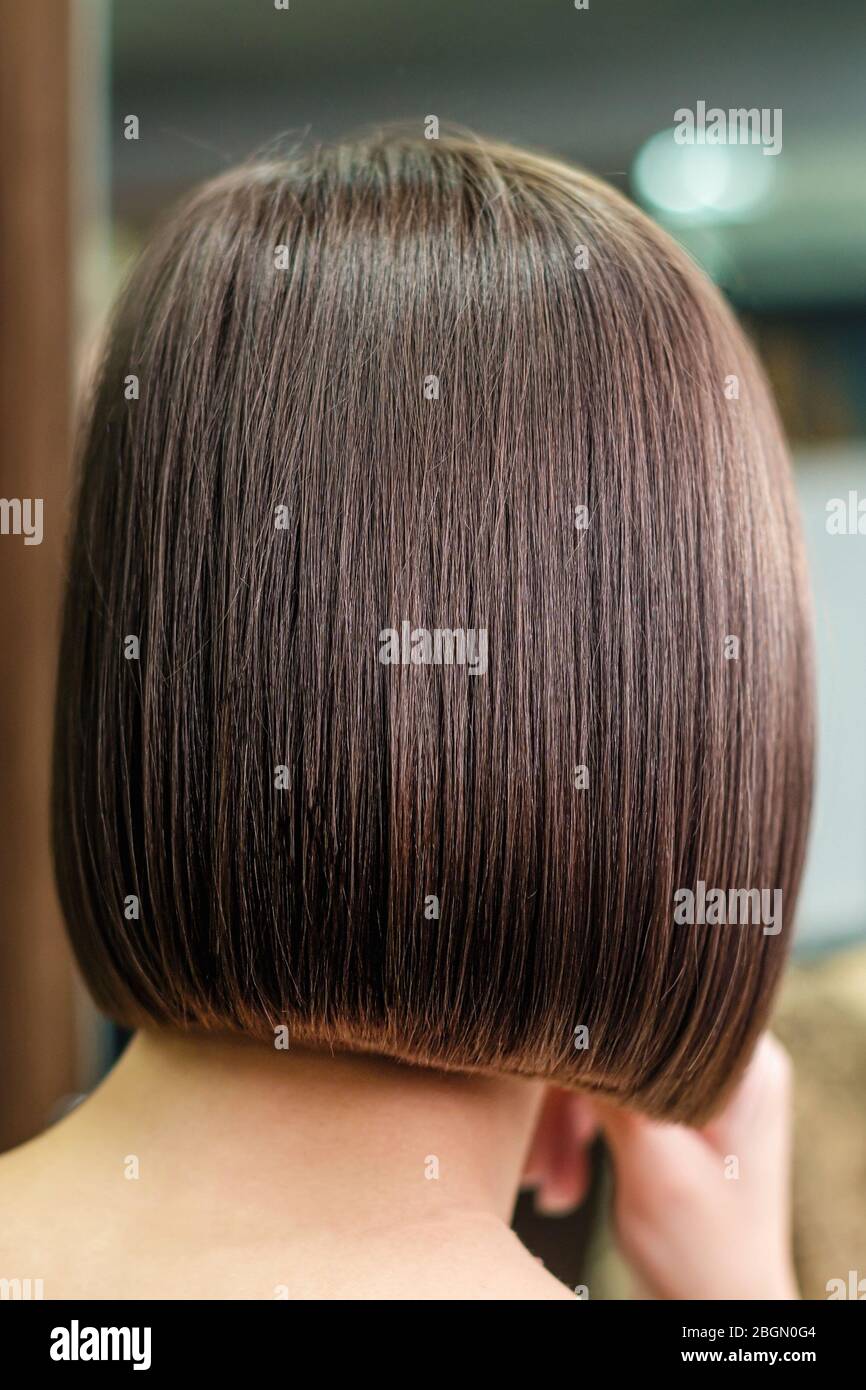 Close up short hairstyle of brunette woman, back view Stock Photo - Alamy