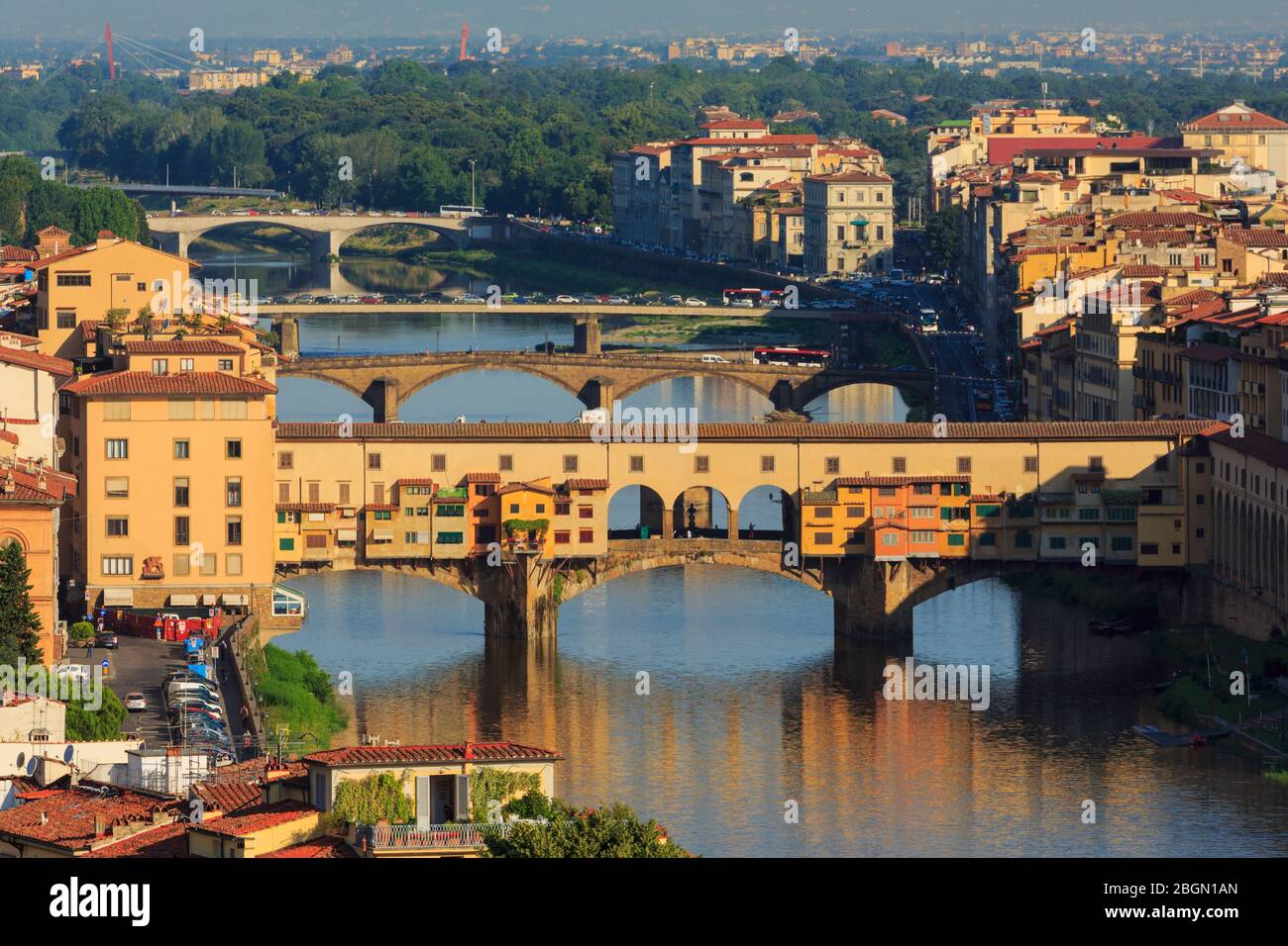 High view along the Arno river to the Ponte Vecchio, the old bridge.  Florence, Tuscany, Italy.  The historic centre of Florence is a UNESCO World Her Stock Photo