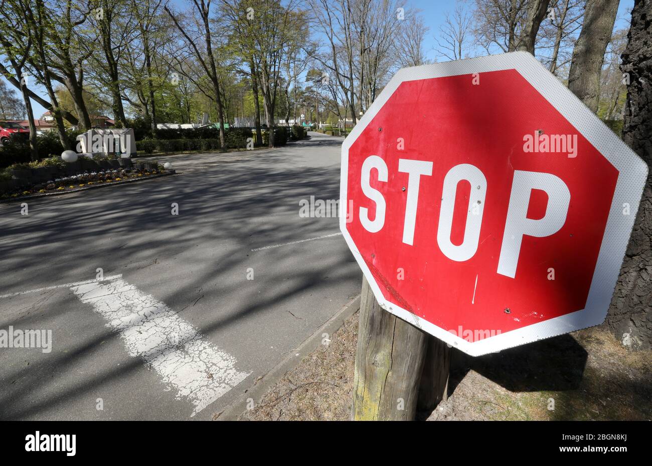 остановилась, стоп предел. знак 2. знаки приоритета стоп. знаки приоритета движение без остановки запрещено. знак движение без остановки запрещено.