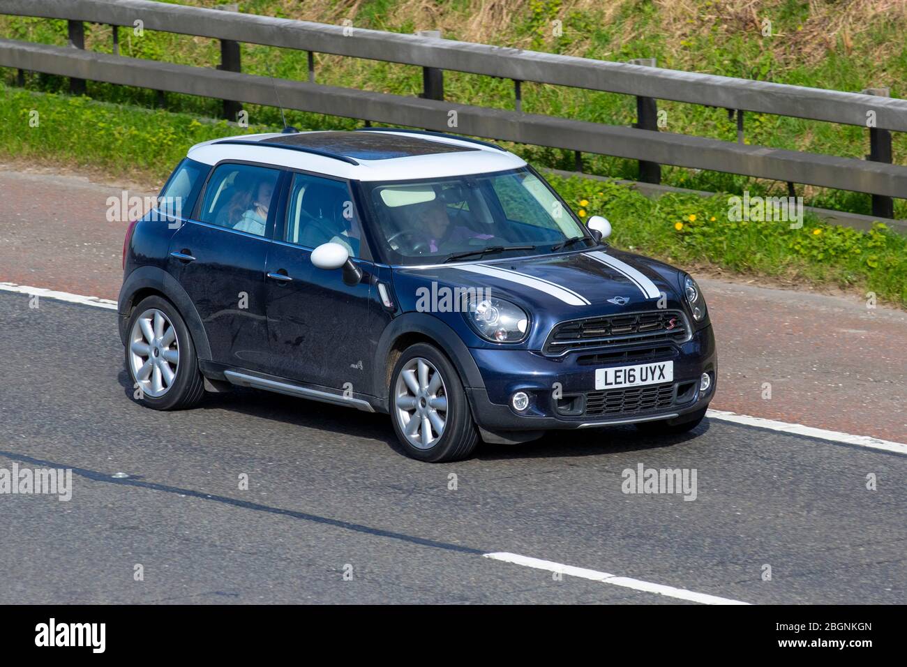 Mini Cooper Countryman High Resolution Stock Photography And Images Alamy