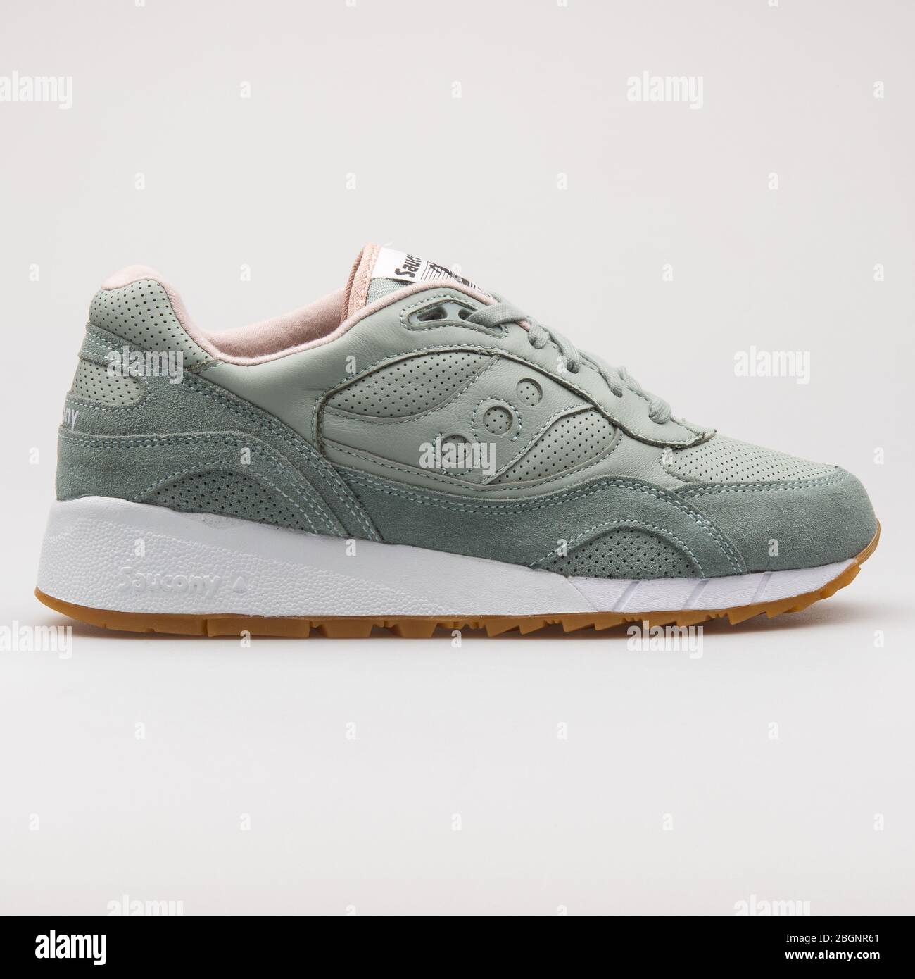 Saucony Sneakers High Resolution Stock Photography and Images - Alamy