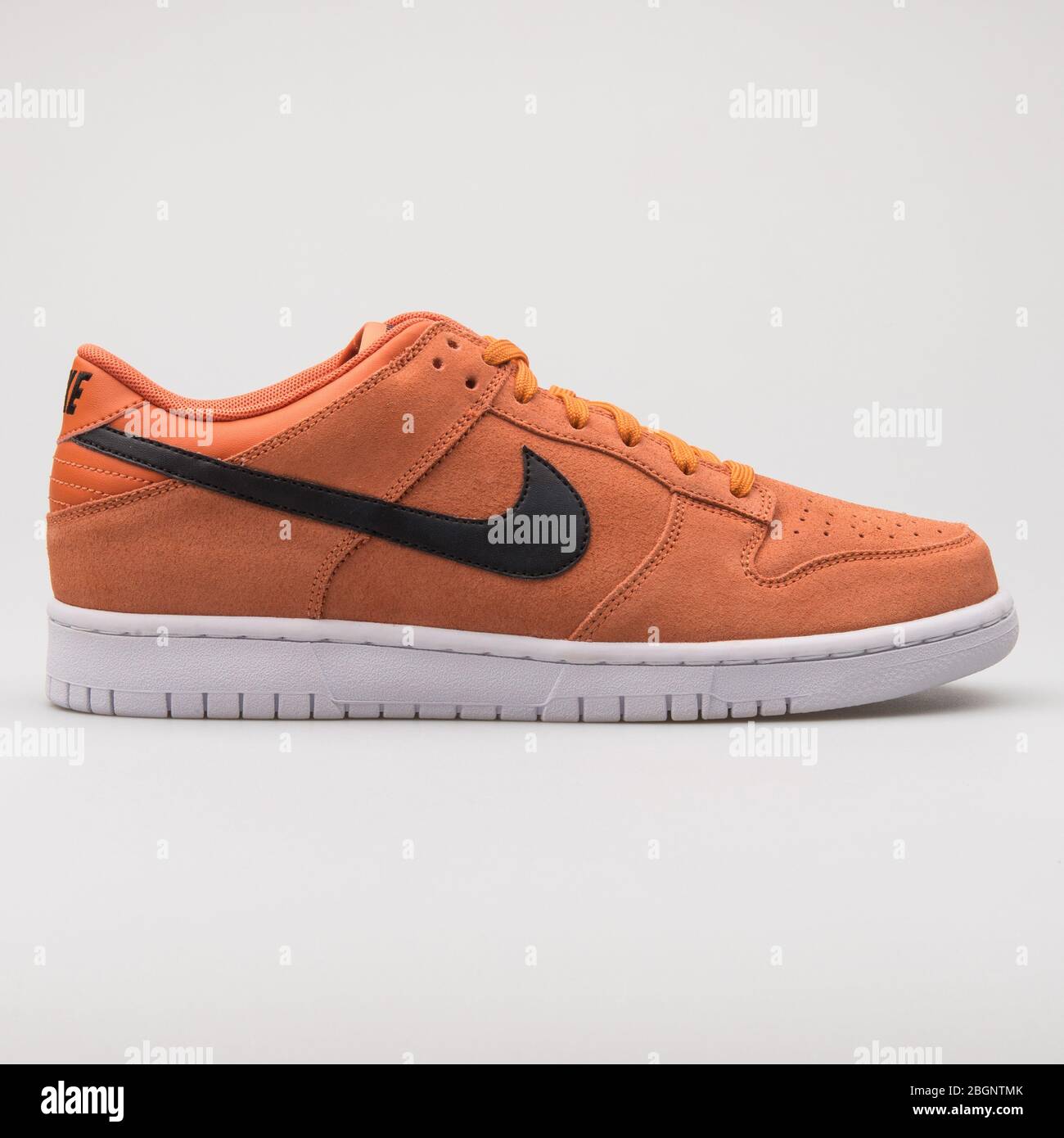 Nike sb dunk low hi-res stock photography and images - Alamy