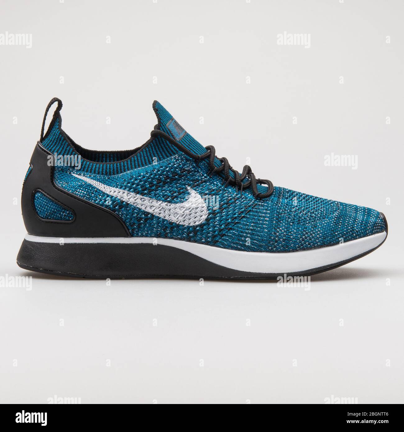 Nike flyknit racer hi res stock photography and images Alamy