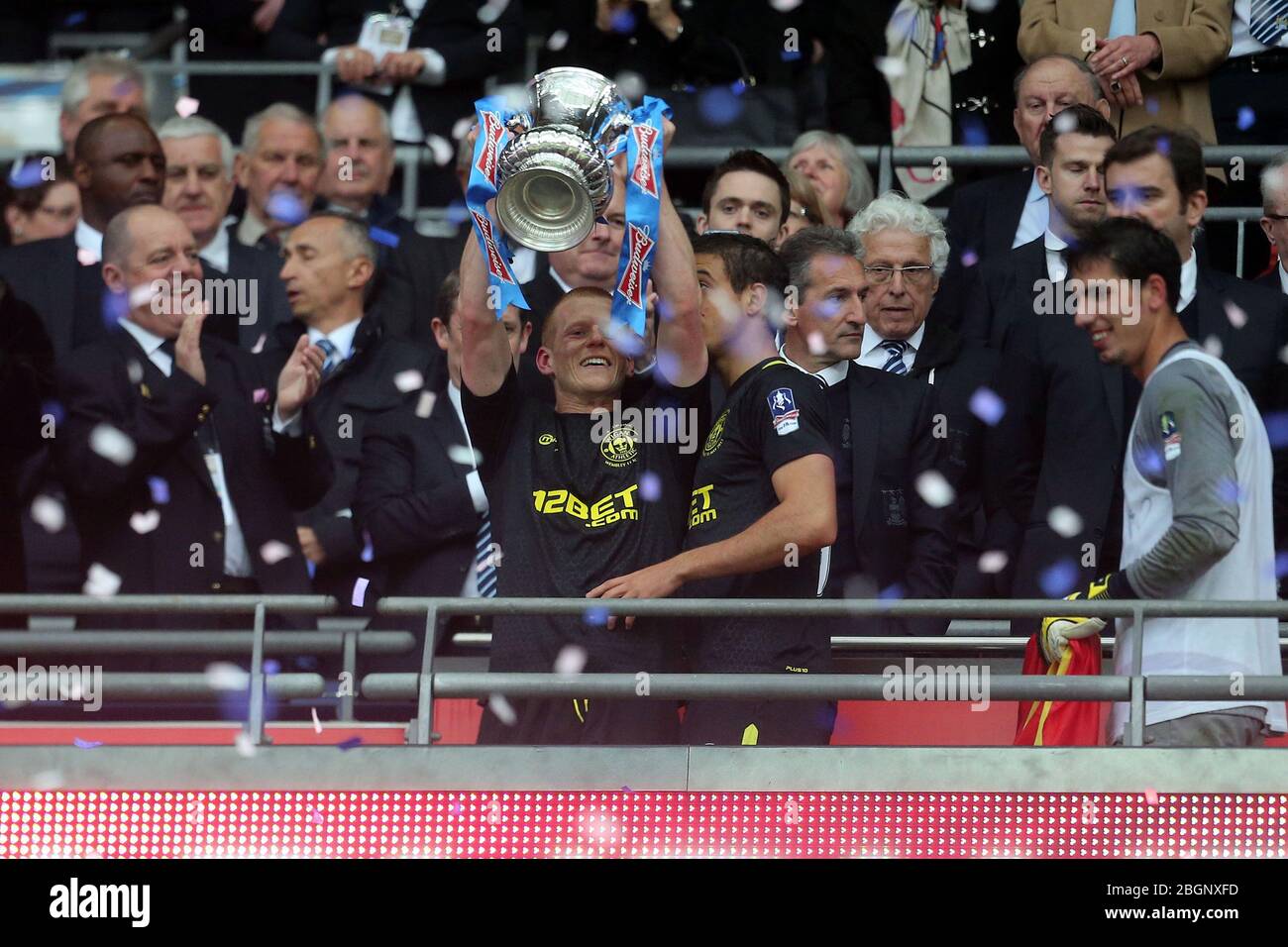 LONDON, ENGLAND Wigan Players lift the FA Cup and celebrate after Wigan's victory in The FA Cup With Budweiser Final match between Manchester City & Wigan Athletic at Wembley Stadium in London on Saturday May 11th 2013. (Credit: MI News) Stock Photo