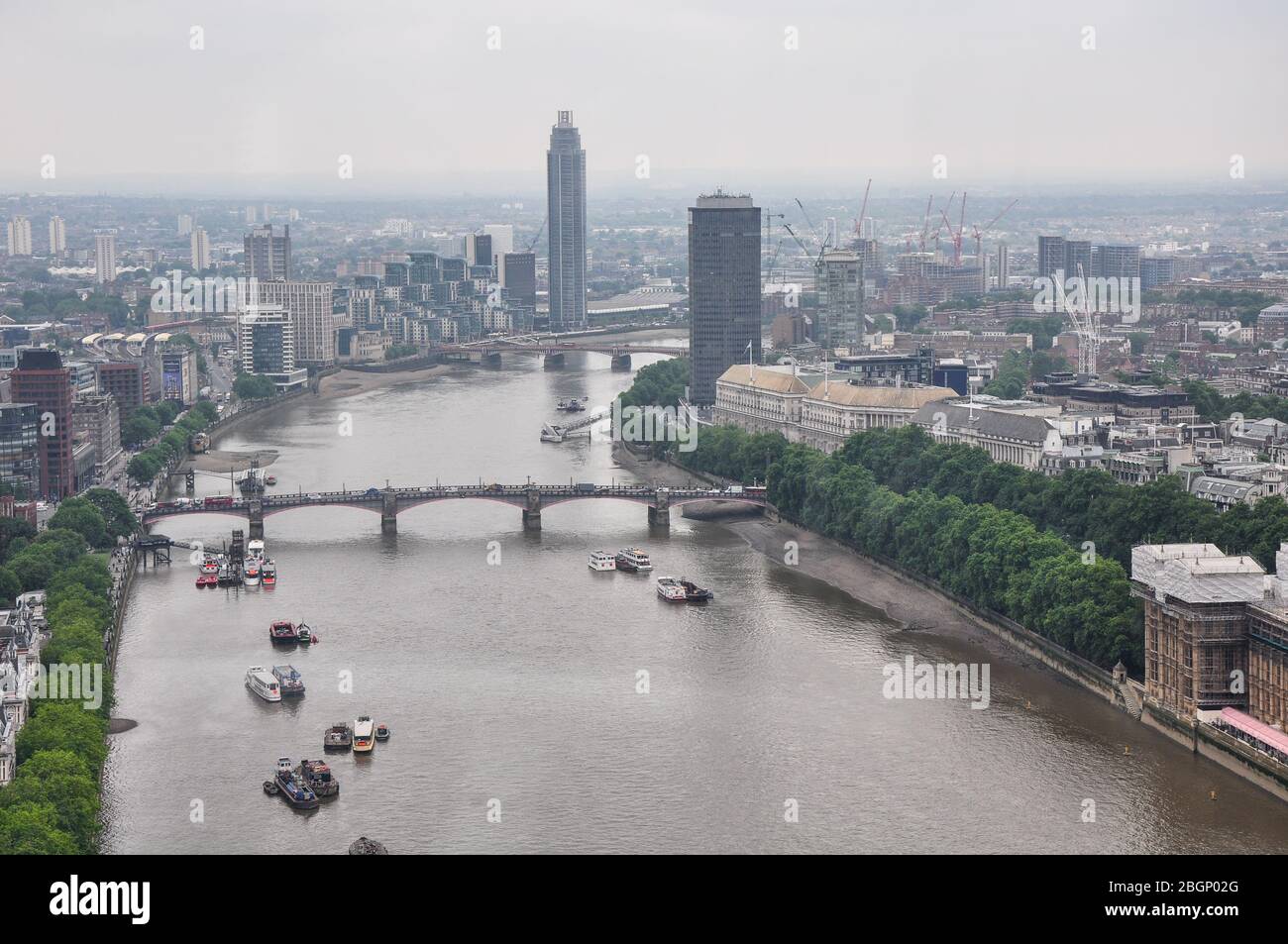 London Bridge Railing Clock london bridge rail station hi-res stock photography and images ...
