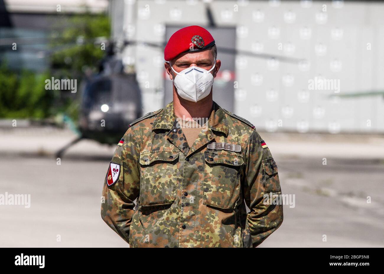 April 22, 2020, Neubiberg Bei Muenchen, Bavaria, Germany: German Bundeswehr soldiers wear gas masks and Dupint TyChem C protective clothing while mixing the constituents together to make Oxicide, a surface disinfectant used in the fight against Coronavirus. Stock Photo