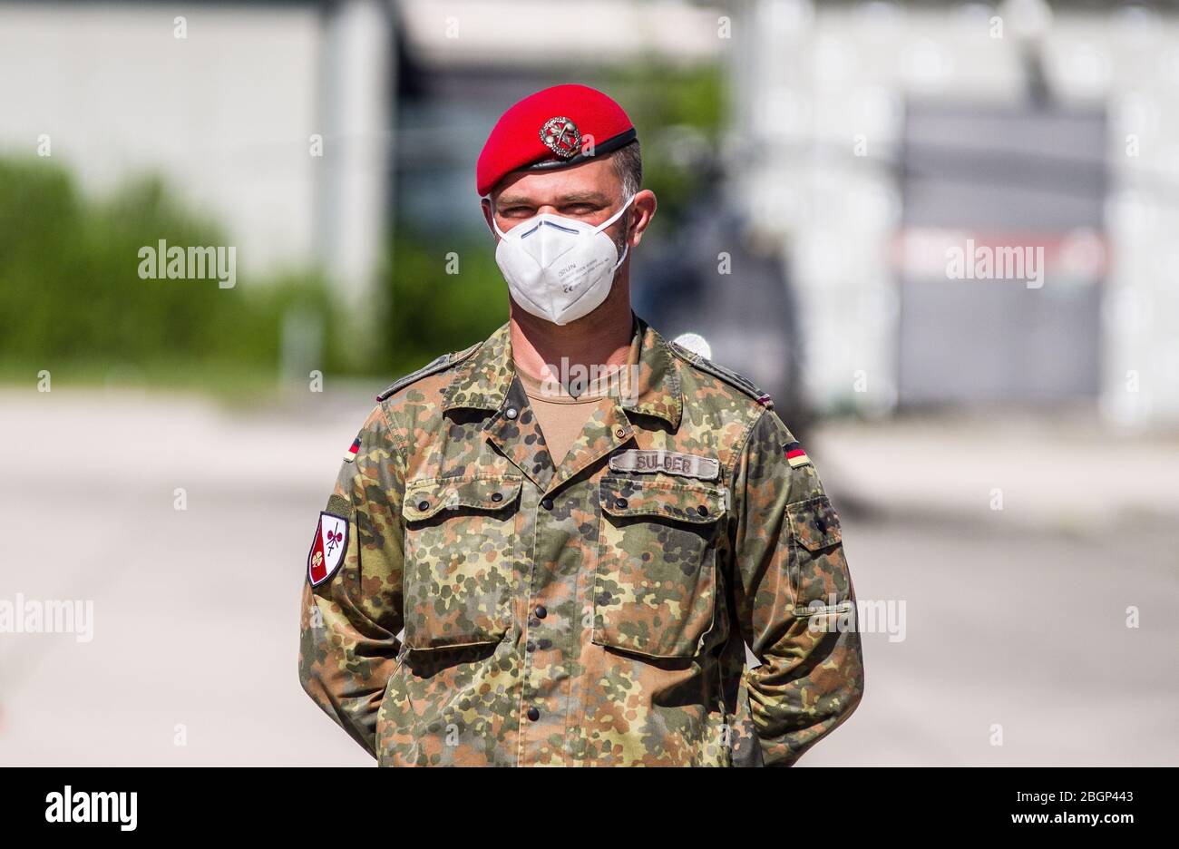 April 22, 2020, Neubiberg Bei Muenchen, Bavaria, Germany: German Bundeswehr soldiers wear gas masks and Dupint TyChem C protective clothing while mixing the constituents together to make Oxicide, a surface disinfectant used in the fight against Coronavirus. Stock Photo