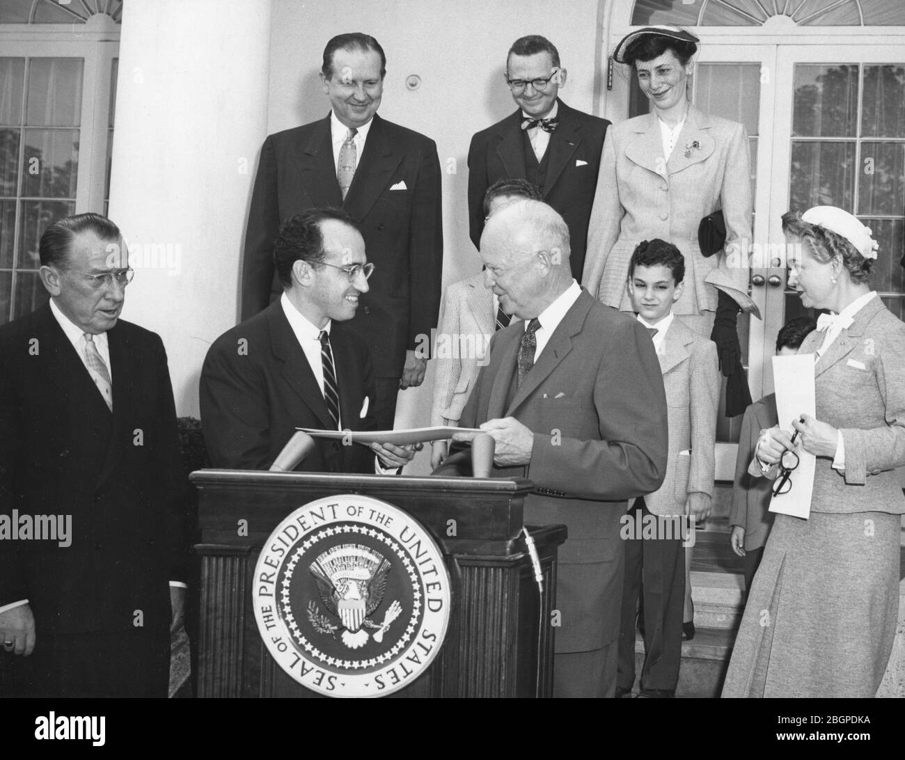 Dr. Jonas Salk (second from the left), University of Pittsburgh scientist who discovered the anti-polio vaccine, receives a special citation from President Eisenhower at the White House. 1955. Stock Photo