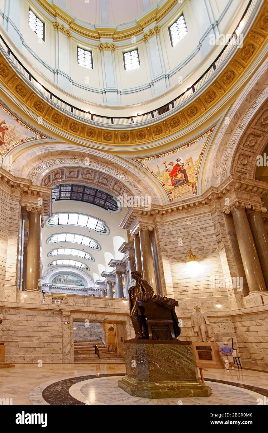 The Kentucky State Capitol Building; 1910, interior, rotunda, arches