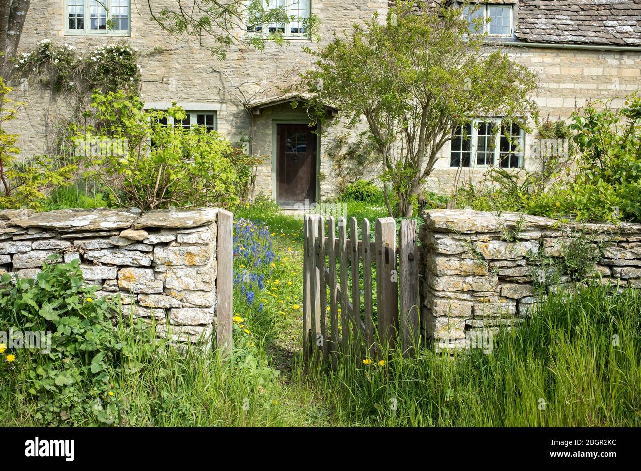 Quaint traditional country cottage in the rural village of Kelmscott in The Cotswolds, West Oxfordshire, UK Stock Photo