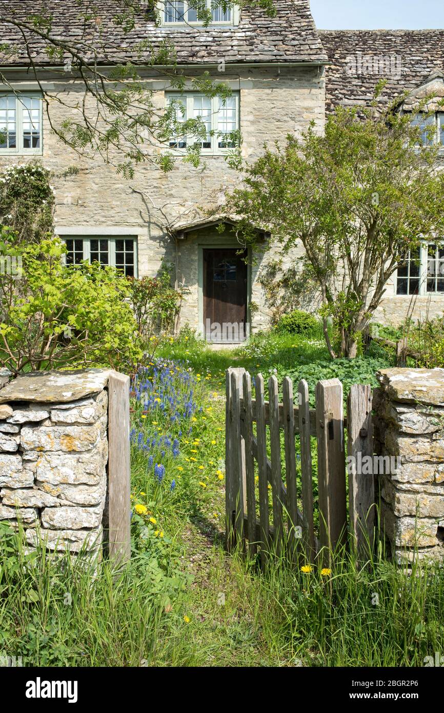 Quaint traditional country cottage in the rural village of Kelmscott in The Cotswolds, West Oxfordshire, UK Stock Photo