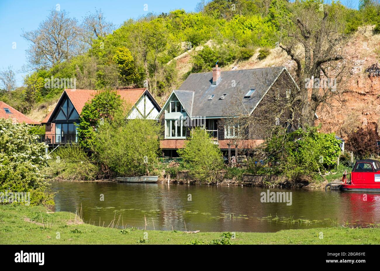 Riverside lodges hi-res stock photography and images - Alamy