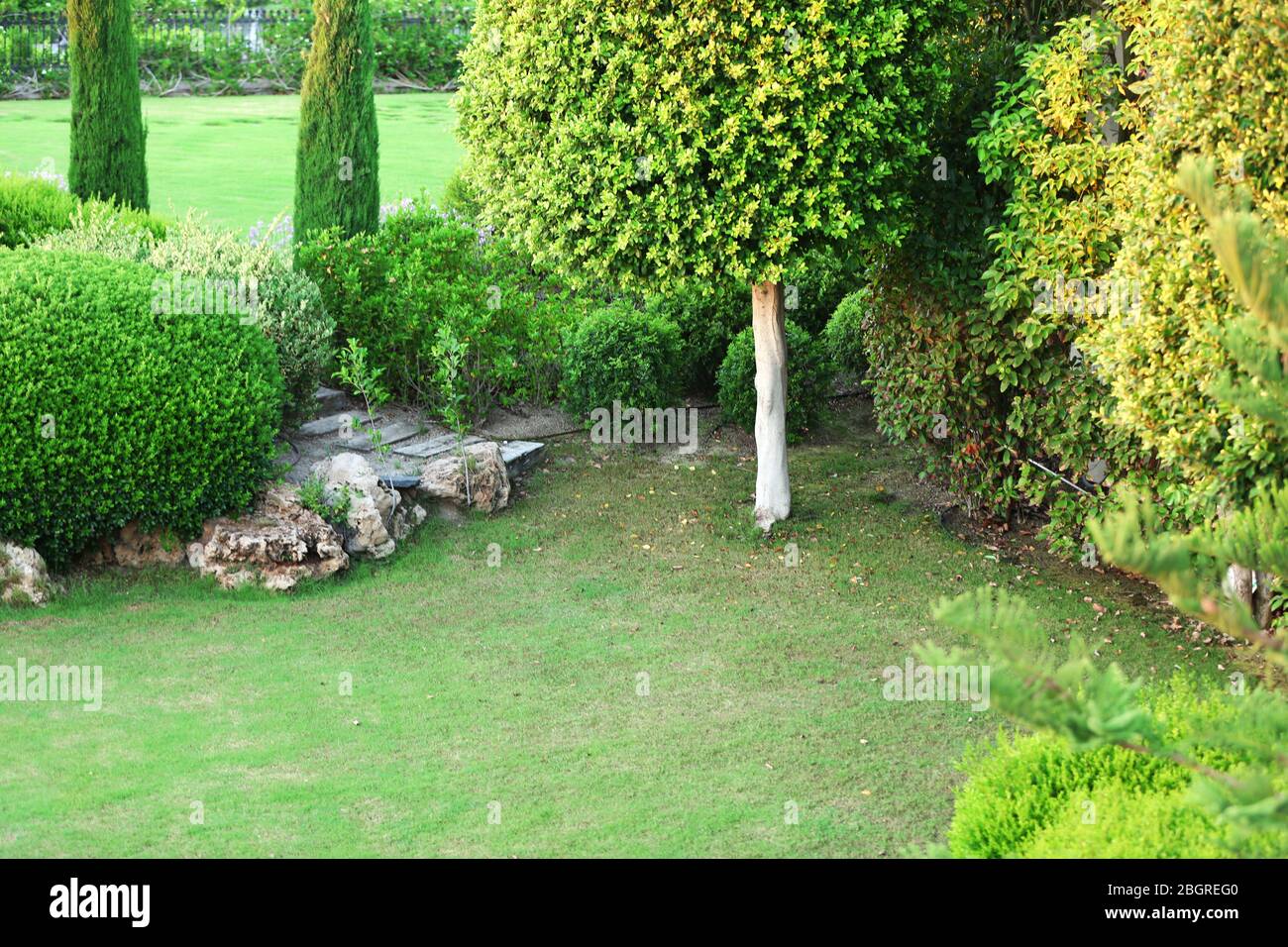 Lawn scape hi-res stock photography and images - Alamy