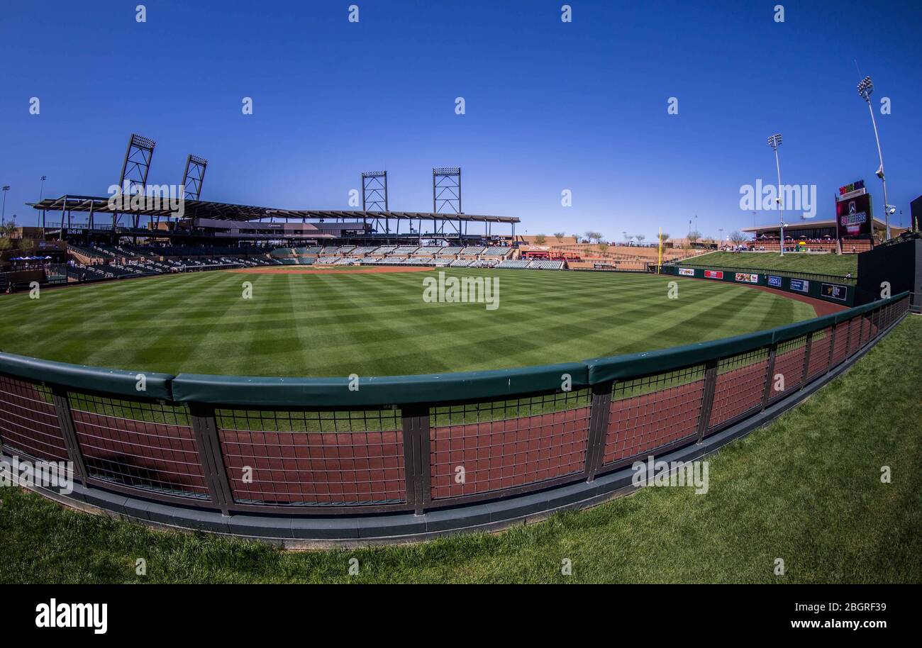 entrenamiento matutino de los rockies de Colorado, durante el Spring Training de las Ligas Mayores del Beisbol en el Salt River Fields at Talking Stic Stock Photo