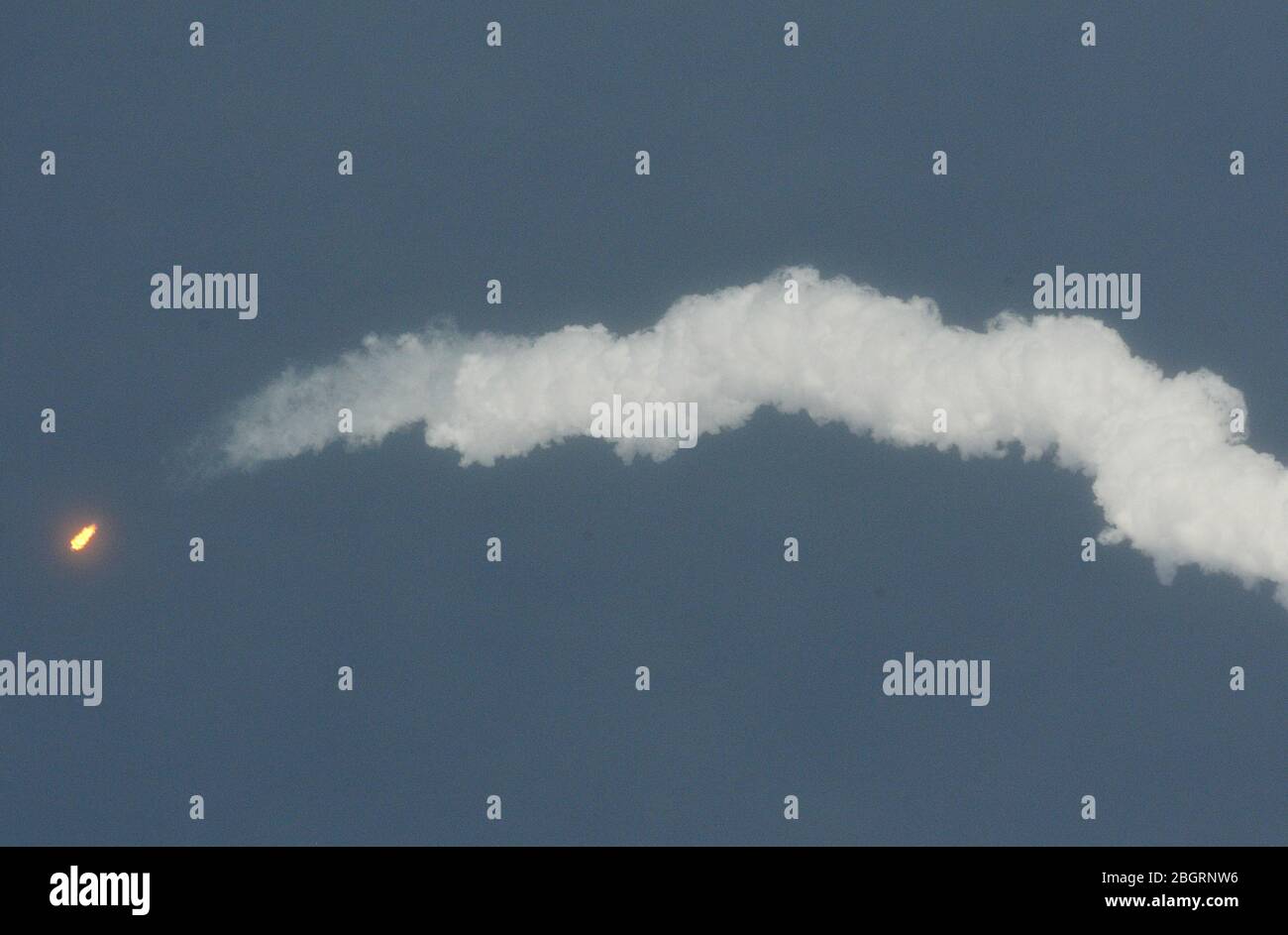 April 22, 2020 - Kennedy Space Center, Florida, United States - A SpaceX Falcon 9 rocket carrying the seventh batch of 60 Starlink satellites which will provide global internet service successfully launches on April 22, 2020 from pad 39A at the Kennedy Space Center in Florida. (Paul Hennessy/Alamy) Stock Photo