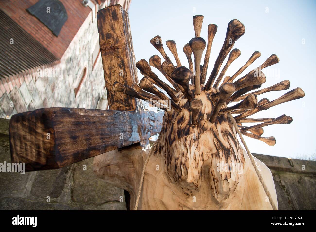 Wooden sculpture of Jesus Christ wearing a crown in the shape of a coronavirus in Sopot, Poland. April 11th 2020 © Wojciech Strozyk / Alamy Stock Phot Stock Photo