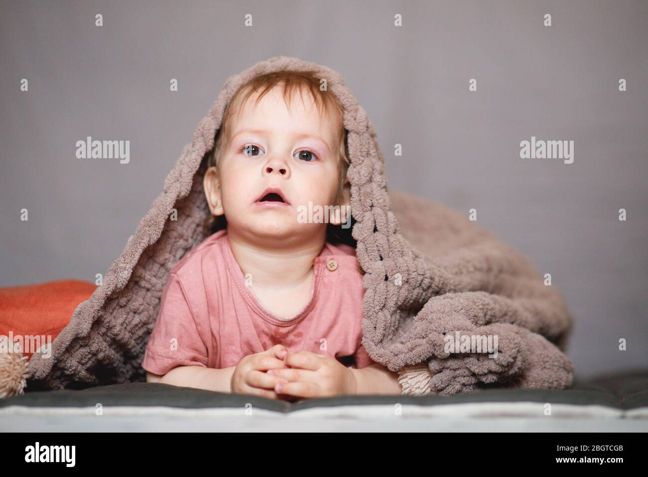 Baby hiding under blanket hires stock photography and images Alamy