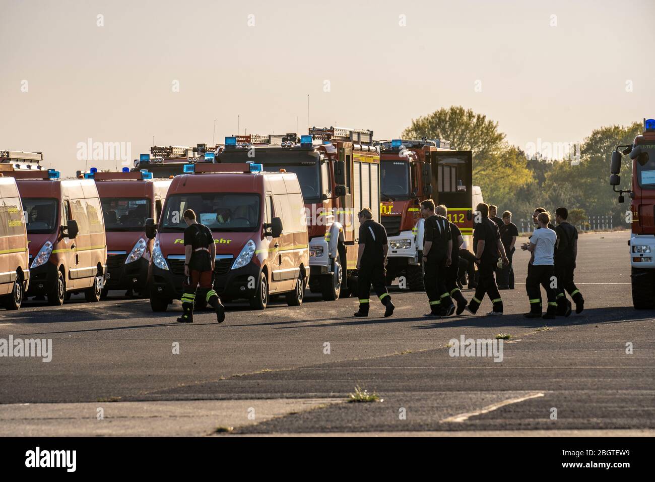 Forest fire in the German-Dutch border region near NiederkrŸchten-Elmpt, in a nature reserve, emergency services from all over NRW in action, disaster Stock Photo