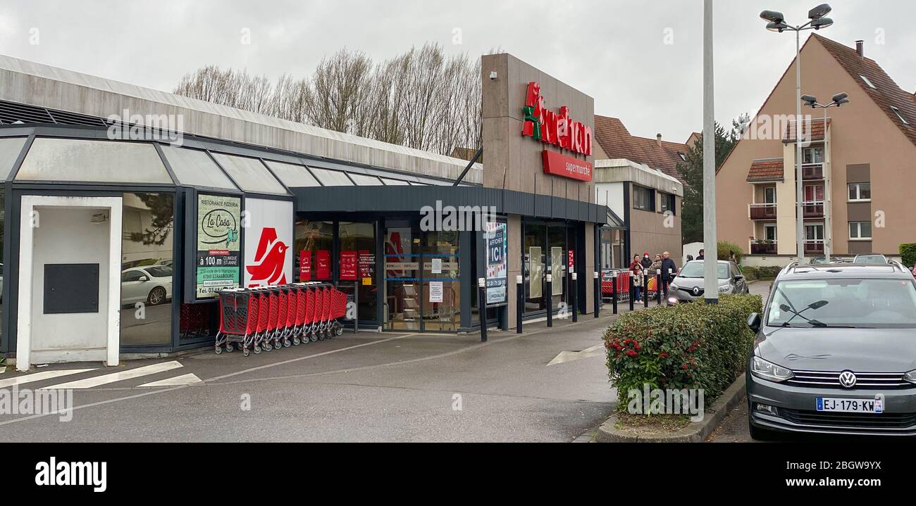 Supermarket france consumer hi-res stock photography and images - Page 7 -  Alamy
