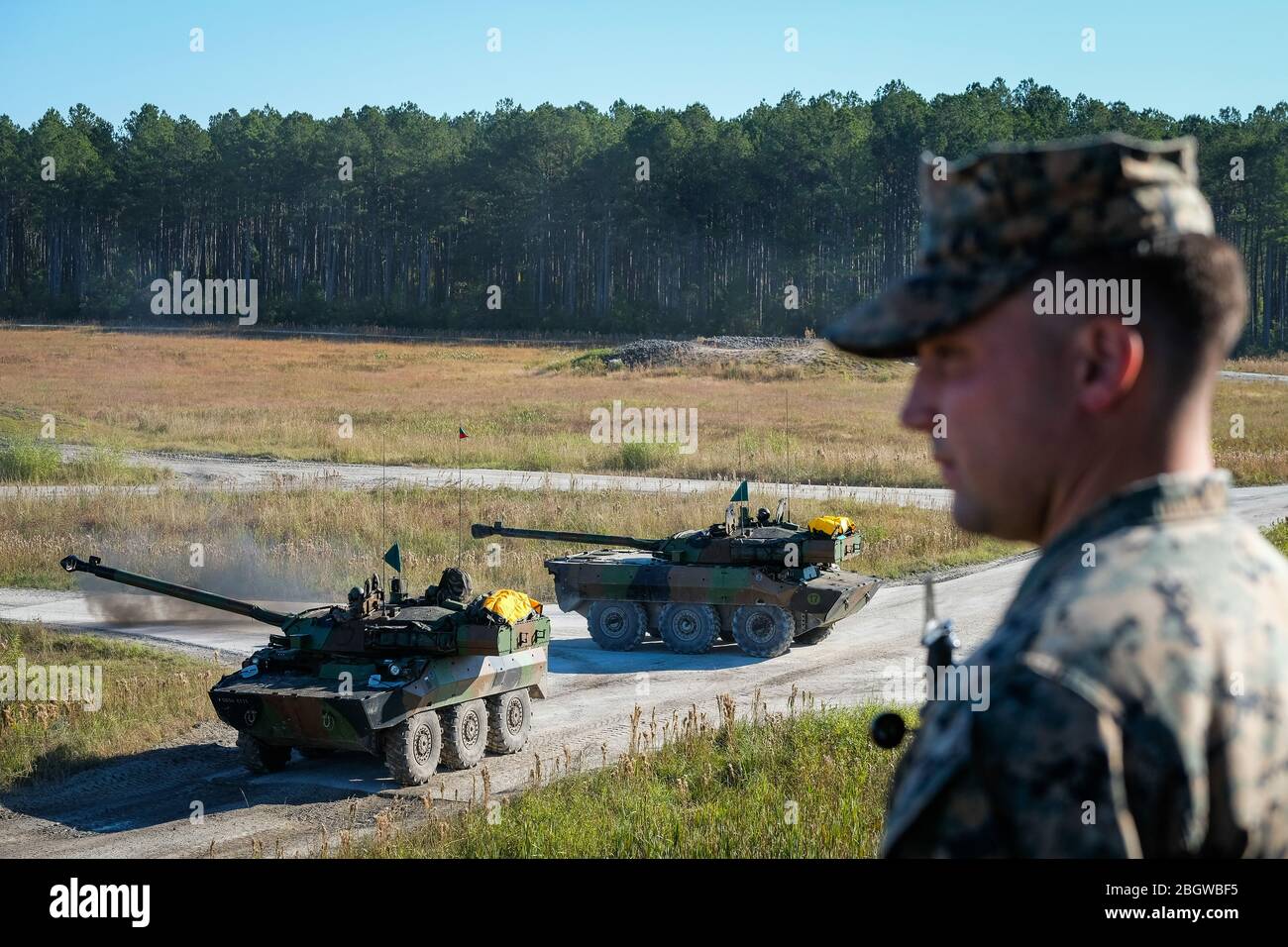 Tank Shoot During Military Training Exercise Foto de stock 9924844