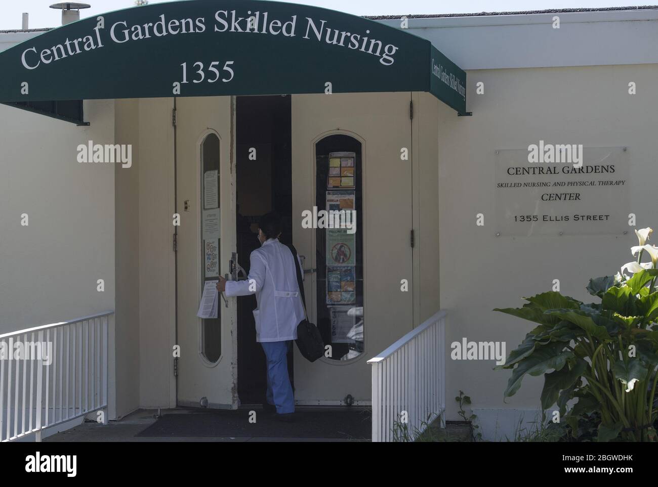 San Francisco, United States. 22nd Apr, 2020. A worker enters Central Gardens Skilled Nursing, a Western Addition senior living facility, in San Francisco on Wednesday, April 22, 2020. Sixty-Seven have tested positive for the coronavirus, marking the largest outbreak in a San Francisco nursing home. Most of the 39 residents and 28 staff members infected showed mild, moderate or no symptoms, according to a facility spokesman. Photo by Terry Schmitt/UPI Credit: UPI/Alamy Live News Stock Photo