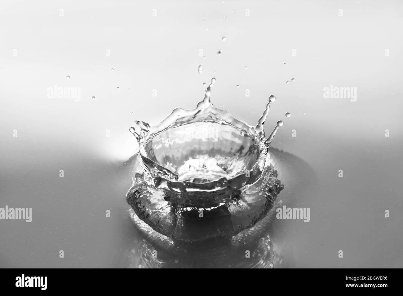 Crown water splash Black and White Stock Photos & Images - Alamy