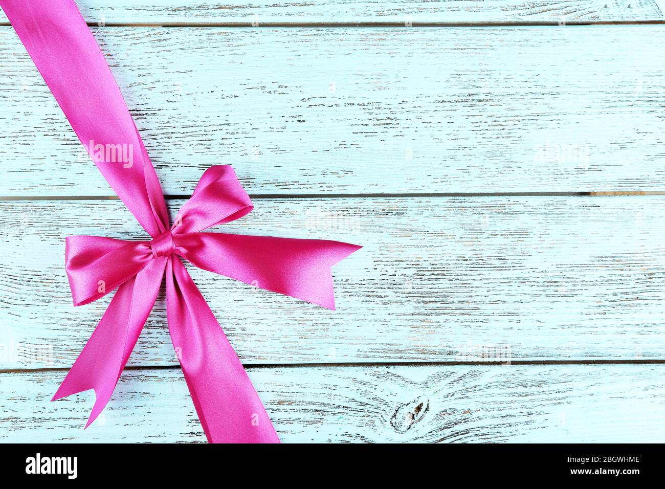 Old wooden background with beautiful bow Stock Photo - Alamy