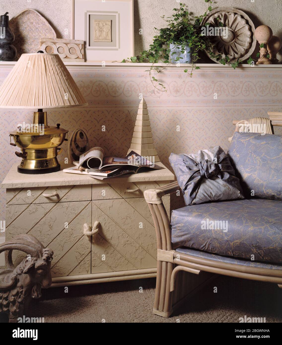1980s wallpaper living room hi-res stock photography and images - Alamy