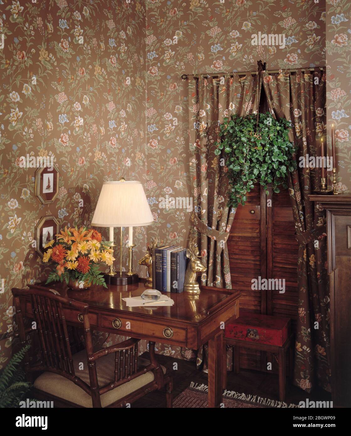 1980s wallpaper living room hi-res stock photography and images - Alamy