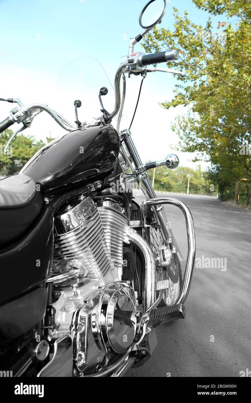 https://c8.alamy.com/comp/2BGWX0H/motorcycle-detail-with-gasoline-tank-chrome-motorcycle-details-close-up-2BGWX0H.jpg