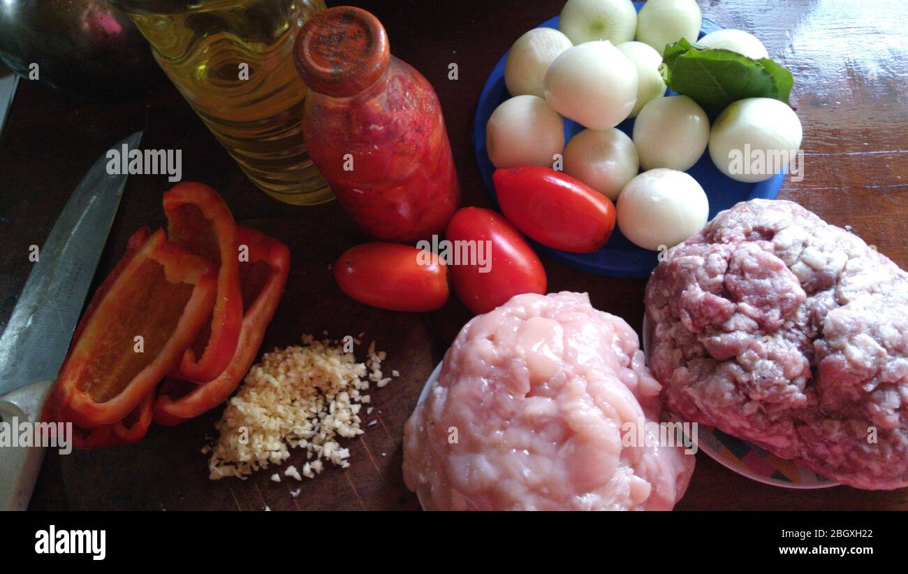 preparado para cocinar salsa bolognesa Stock Photo