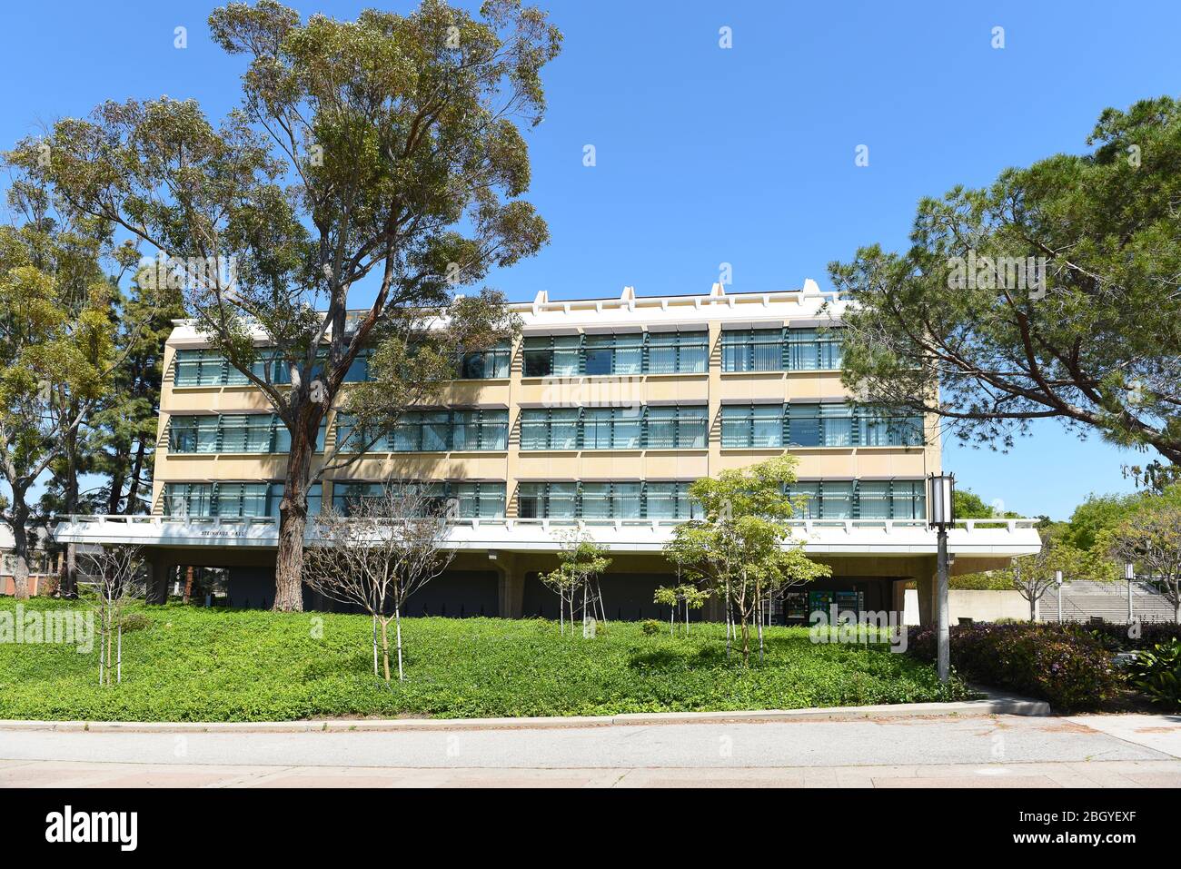 IRIVNE, CALIFORNIA - 21 APRIL 2020:  Steinhaus Hall on the campus of the University of California Irvine, UCI. Stock Photo