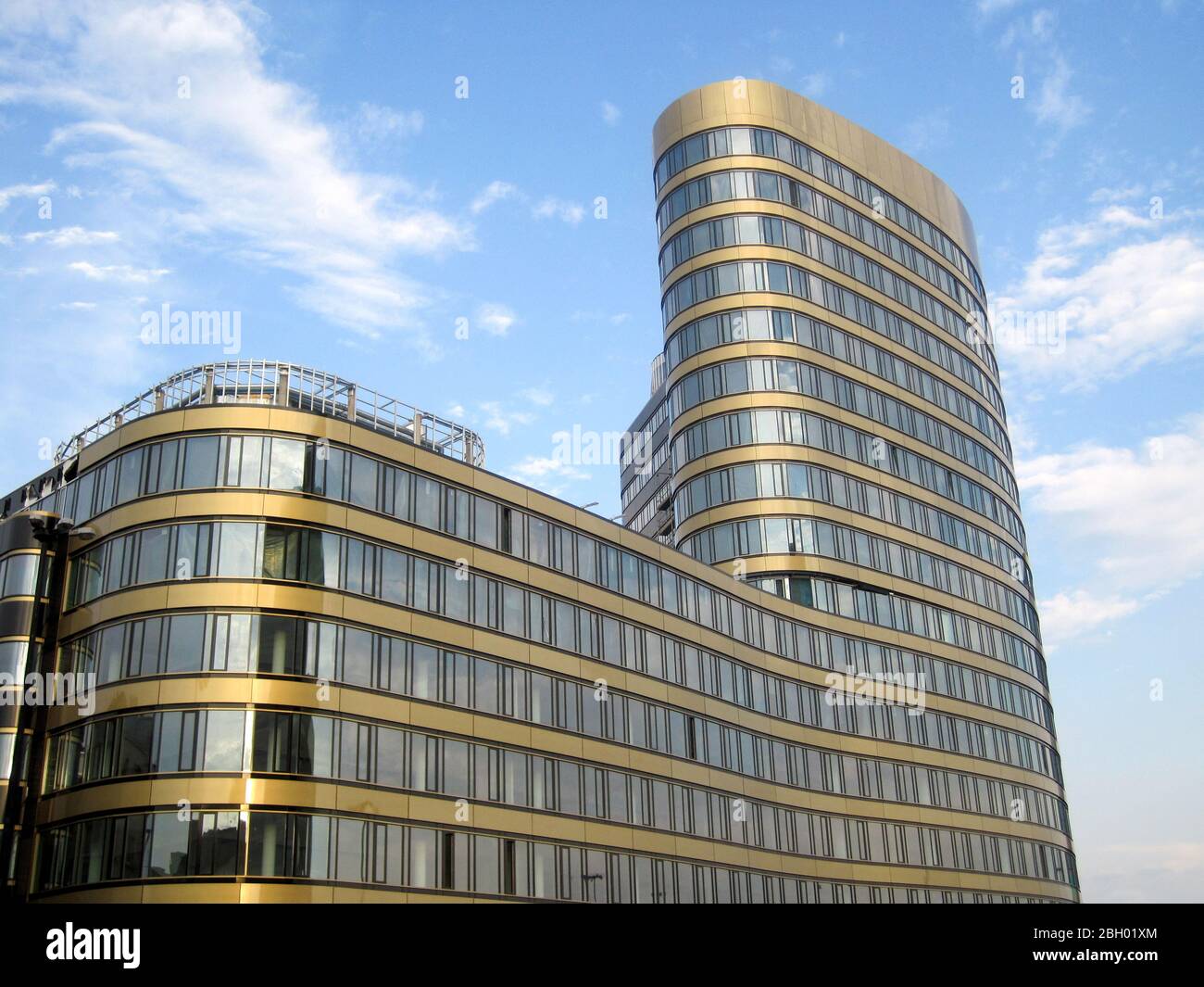 Modern office building - facade Stock Photo - Alamy