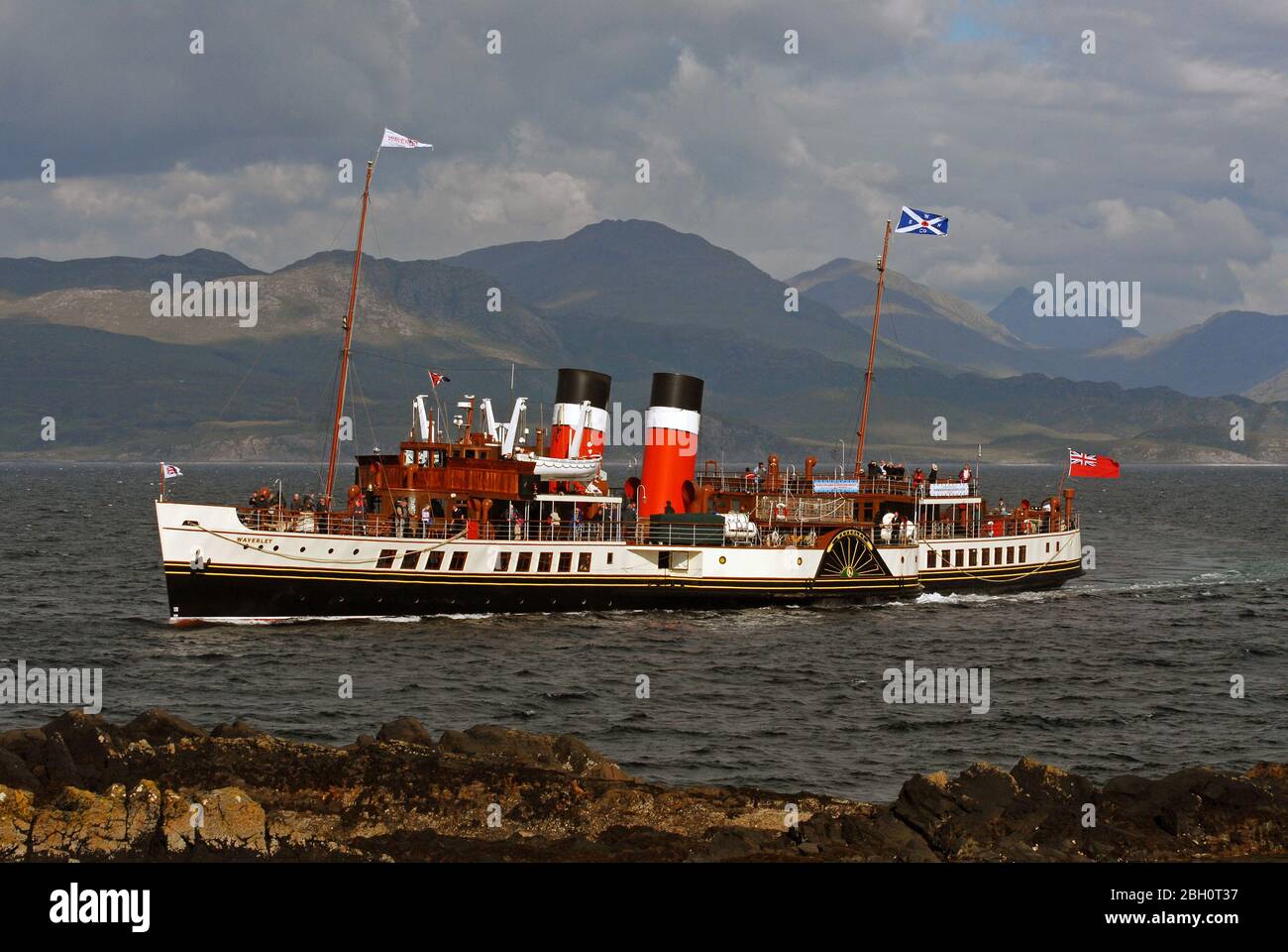 Paddle Steamer WAVERLEY arriving at ARMADALE PIER, ISLE OF SKYE, for a short afternoon cruise to INVERIE, KNOYDART, SCOTLAND Stock Photo