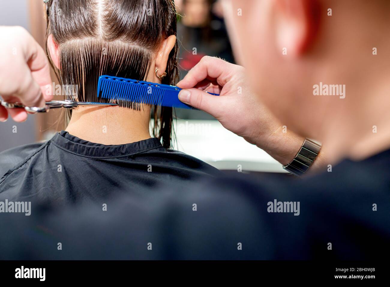 Cutting Images Back Salon: Precision Editing for Professional Results