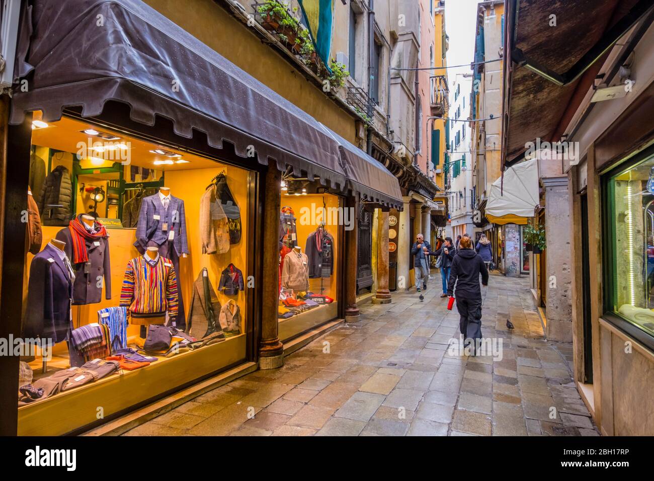 Rugeta del Ravano shoppng street, San Polo district, Venice, Italy Stock Photo