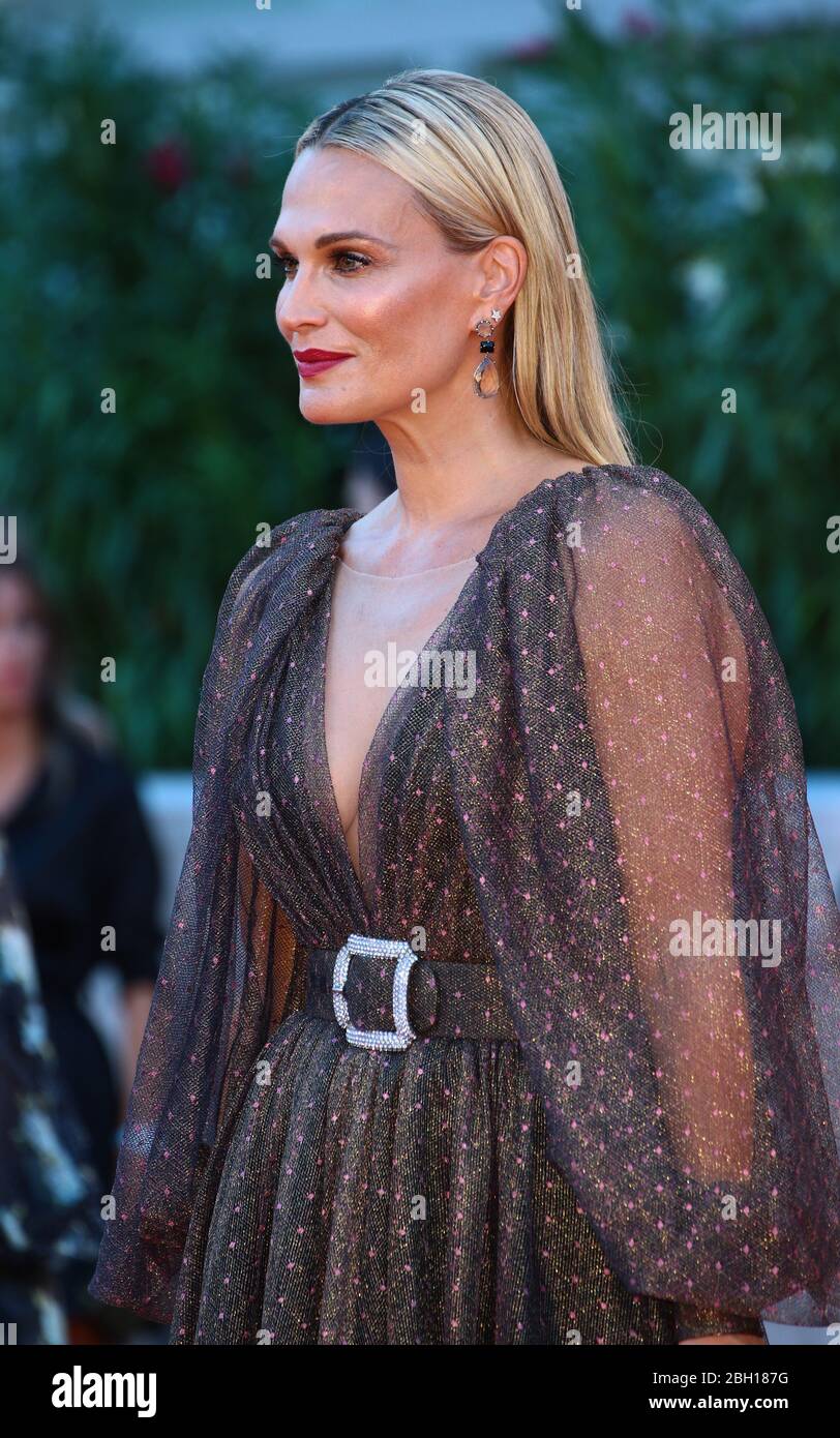 VENICE, ITALY - SEPTEMBER 01: Molly Sims walks the red carpet ahead of