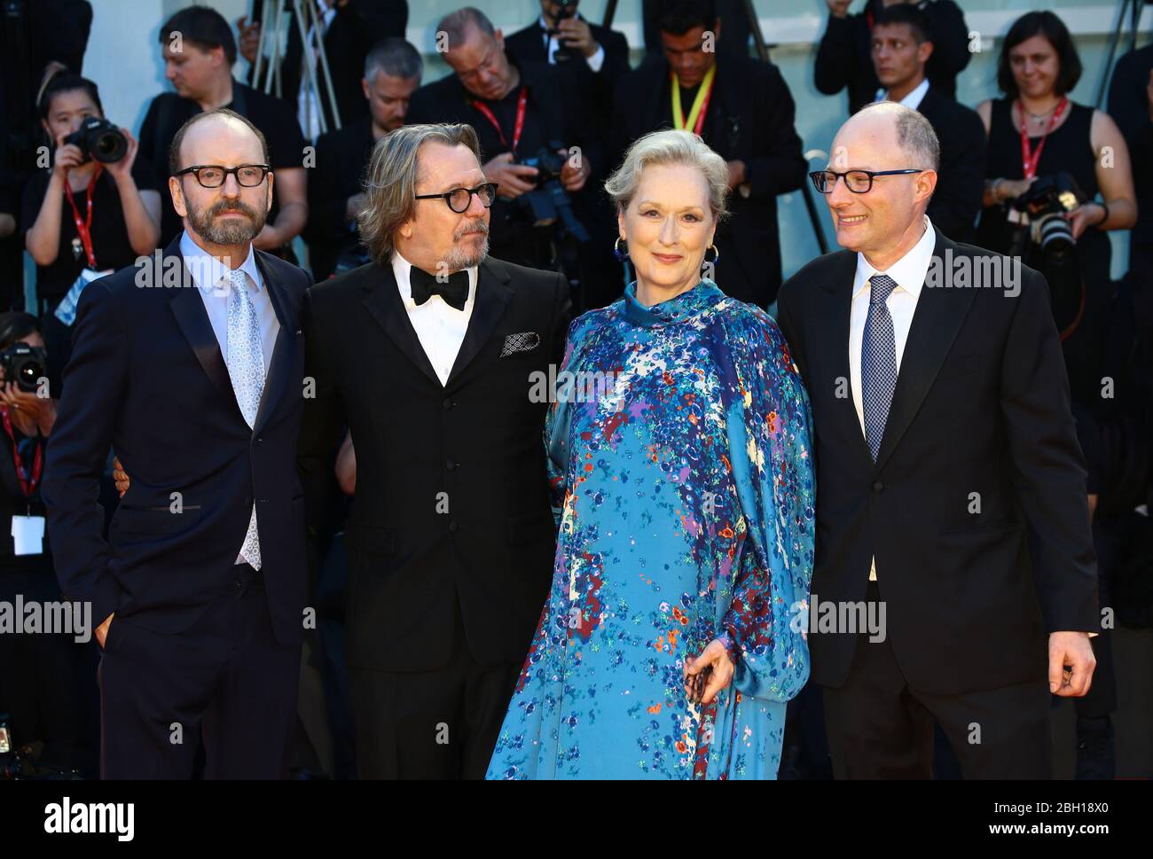 VENICE, ITALY - SEPTEMBER 01: Steven Soderbergh, Gary Oldman, Meryl Streep, Jake  Bernstein walks the red carpet ahead of the "The Laundromat Stock Photo -  Alamy
